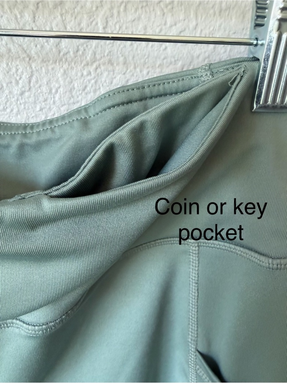 Reebok Focus Capri Compression Leggings: Side Pockets, EUC, Sage Green, Large - Picture 8 of 13